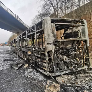 Nach einem Busbrand im Januar muss die A1 saniert werden.