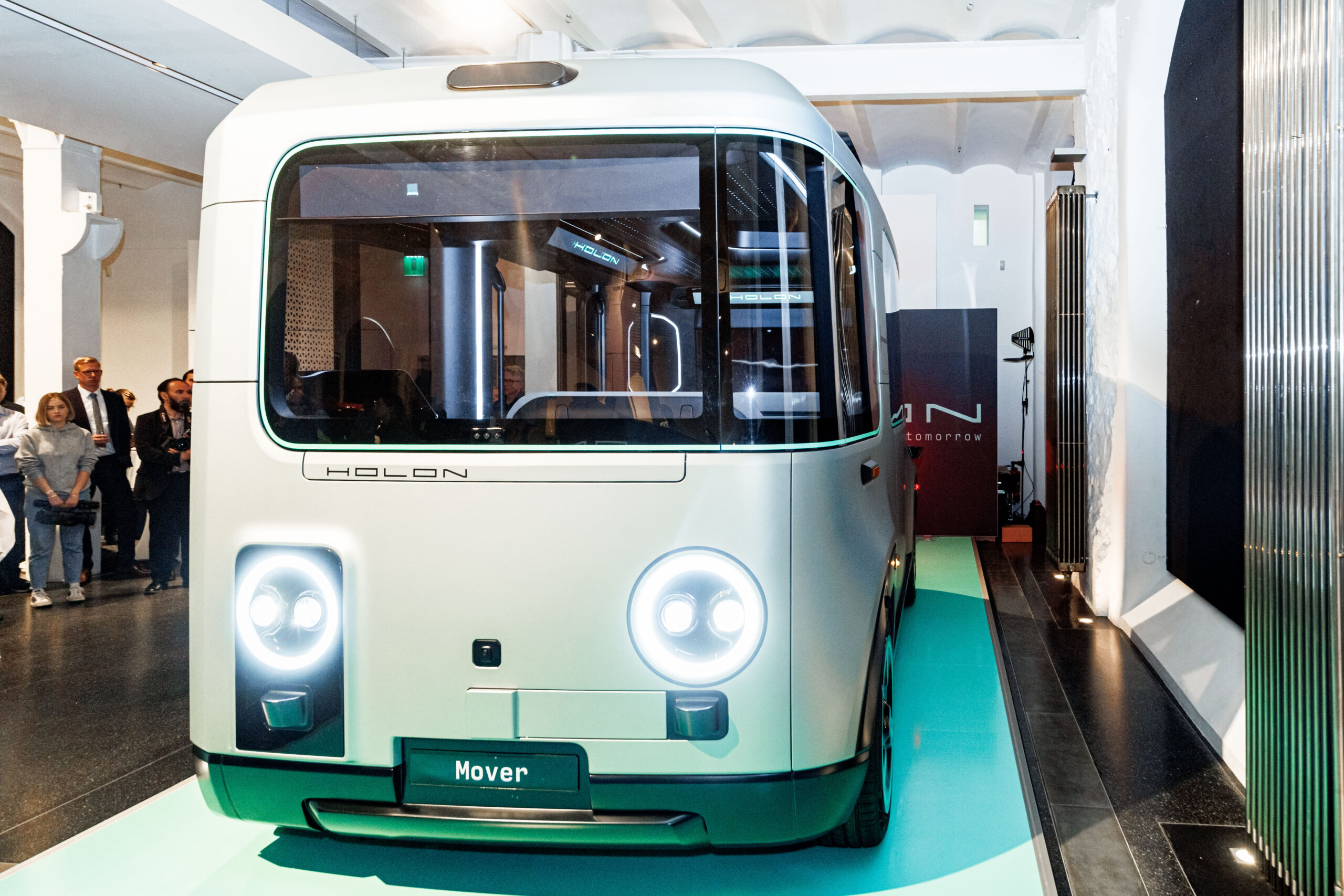 Der erste Prototyp des „Mover“: Der Kleinbus soll bald autonom durch Hamburg fahren.