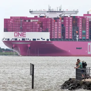 Am Samstag hat in Hamburg die „One Innovation“, eines der größten Containerschiffe der Welt, festgemacht.