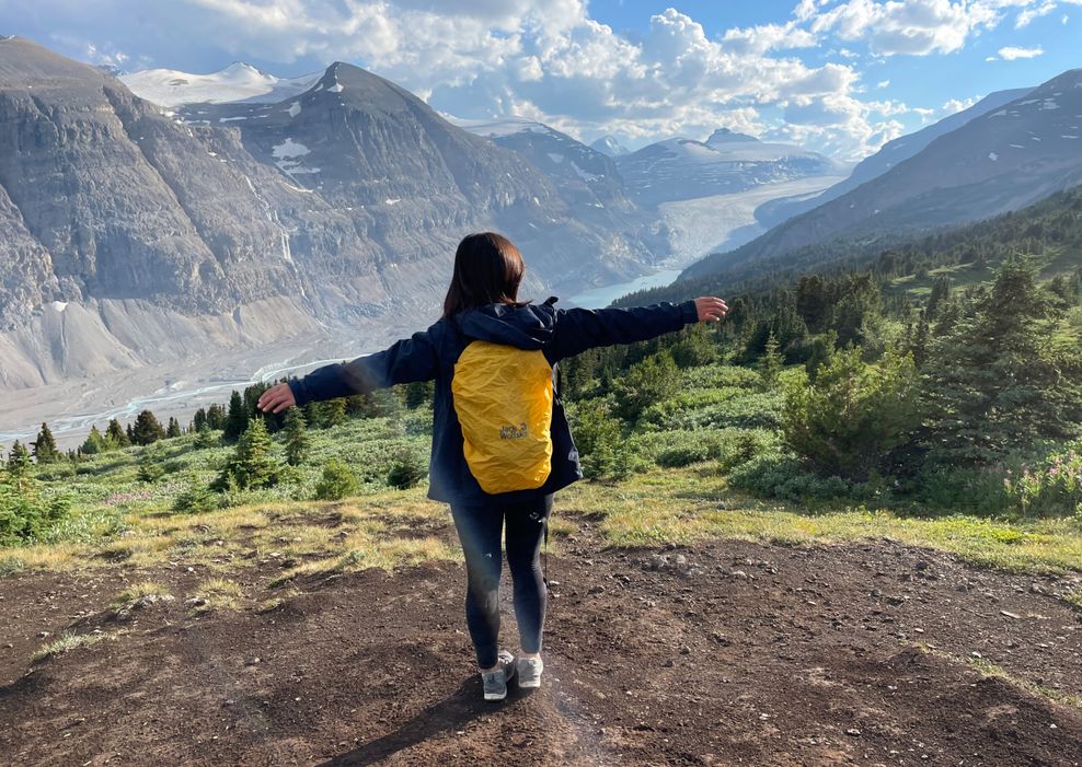 Yahui Miao auf dem Parker Ridge Trail in Kanadas Provinz Alberta