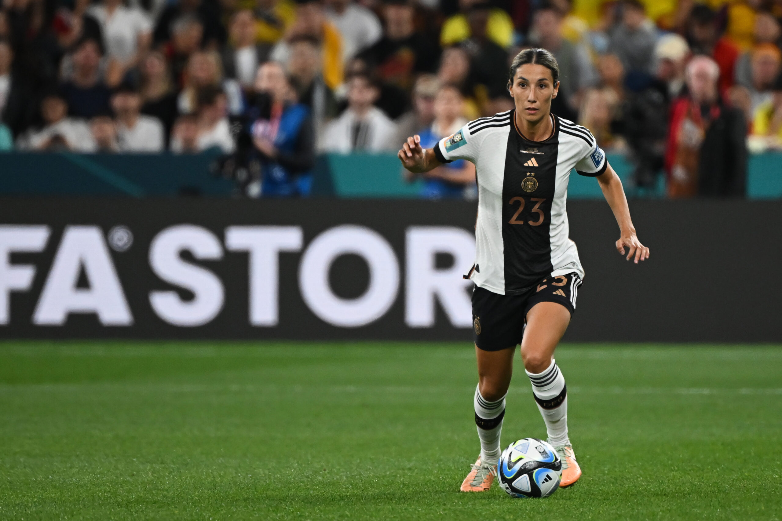 Sara Doorsoun im DFB-Trikot beim Spiel gegen Kolumbien