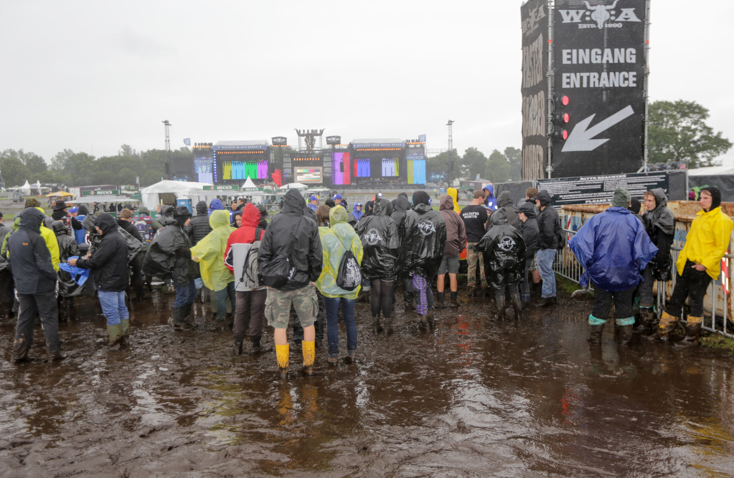 Wacken-Fans sind Matsch gewohnt – doch dieses Jahr ist der Regen einfach zu viel.