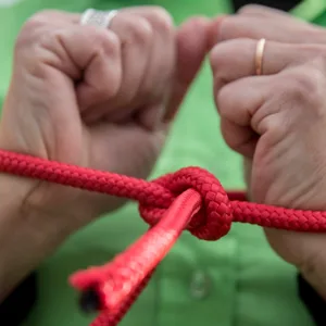 Senior in Duvenstedt in Wohnung überfallen, gefesselt und ausgeraubt