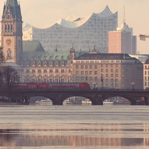 Die Kennedybrücke in Hamburg (Symbolbild)