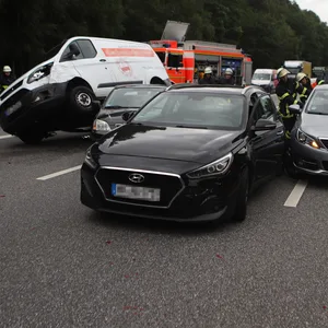 Die Unfallstelle auf der A7. Der Strecke war zwischenzeitlich voll gesperrt.