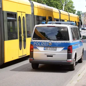 In dieser Straßenbahn in Dresden wurde ein 40-Jähriger erstochen.