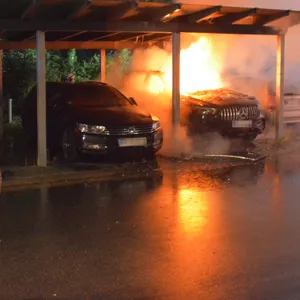 Der Mercedes-SUV brannte vollständig aus.