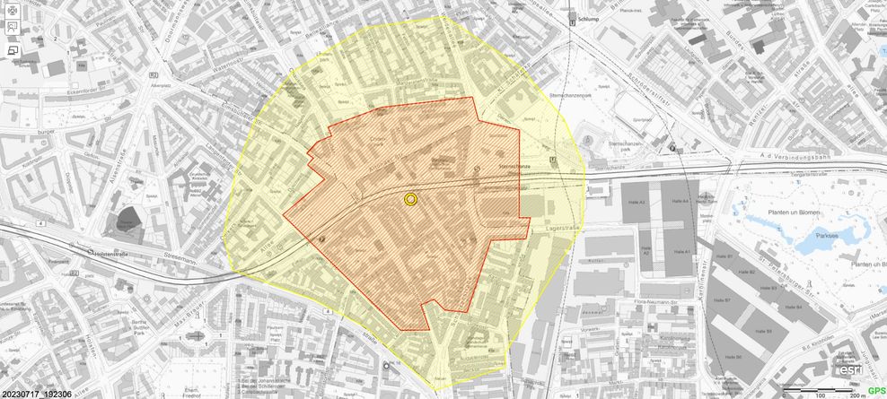 Im Sperrradius von 300 Metern (Rot) mussten etwa 5000 Menschen ihre Wohnungen verlassen. Der sogenannte Warnradius (Gelb) betrug 500 