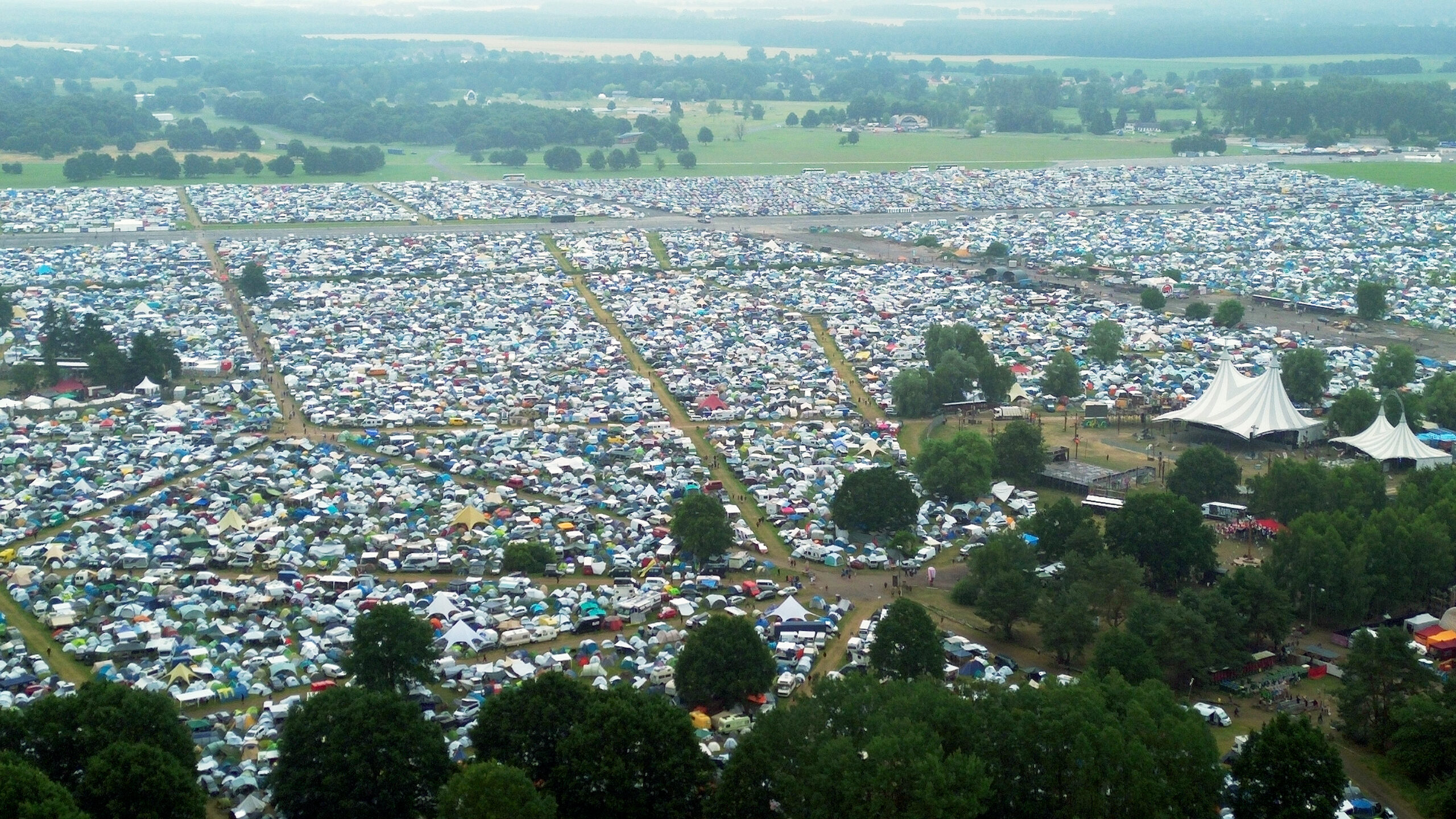 Zelte beim Fusion-Festival