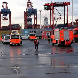 Am Montagabend wurde ein Mann von einem Lkw-Fahrer überrollt und tödlich verletzt.