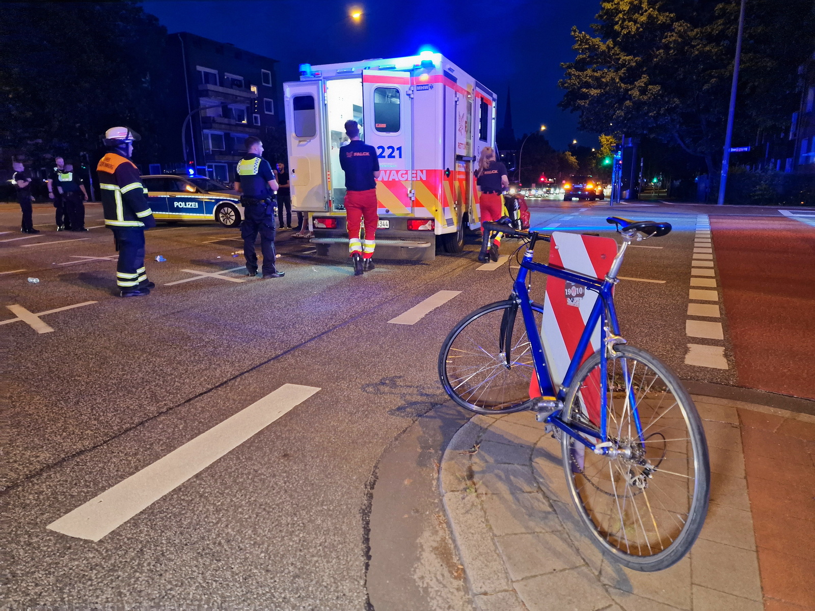 Radfahrer bei Unfall in Eimsbüttel schwer verletzt – Autofahrer flüchtet