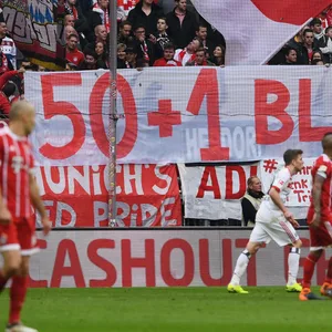 Fans protestieren für den Verbleib der 50+1 Regel