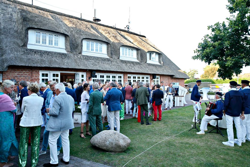 Das traditionelle Krebsessen auf Sylt: Jedes Jahr ein Treffen der Reichen und Schönen. (Archivbild vom 42. Krebsessen 2019)