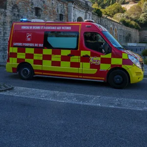 Ein Rettungswagen der französischen Feuerwehr. (Symbolbild)