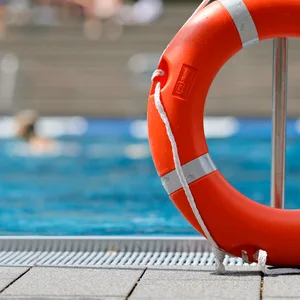 Rettungsring im Schwimmbad