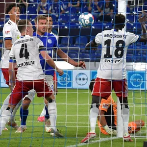 Vor fast genau zwei Jahren traf Terodde schon einmal bei der Saisoneröffnung auf den HSV.