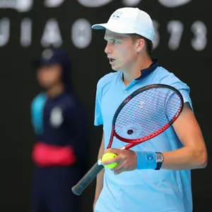 Jenson Brooksby während eines Tennis-Matches.