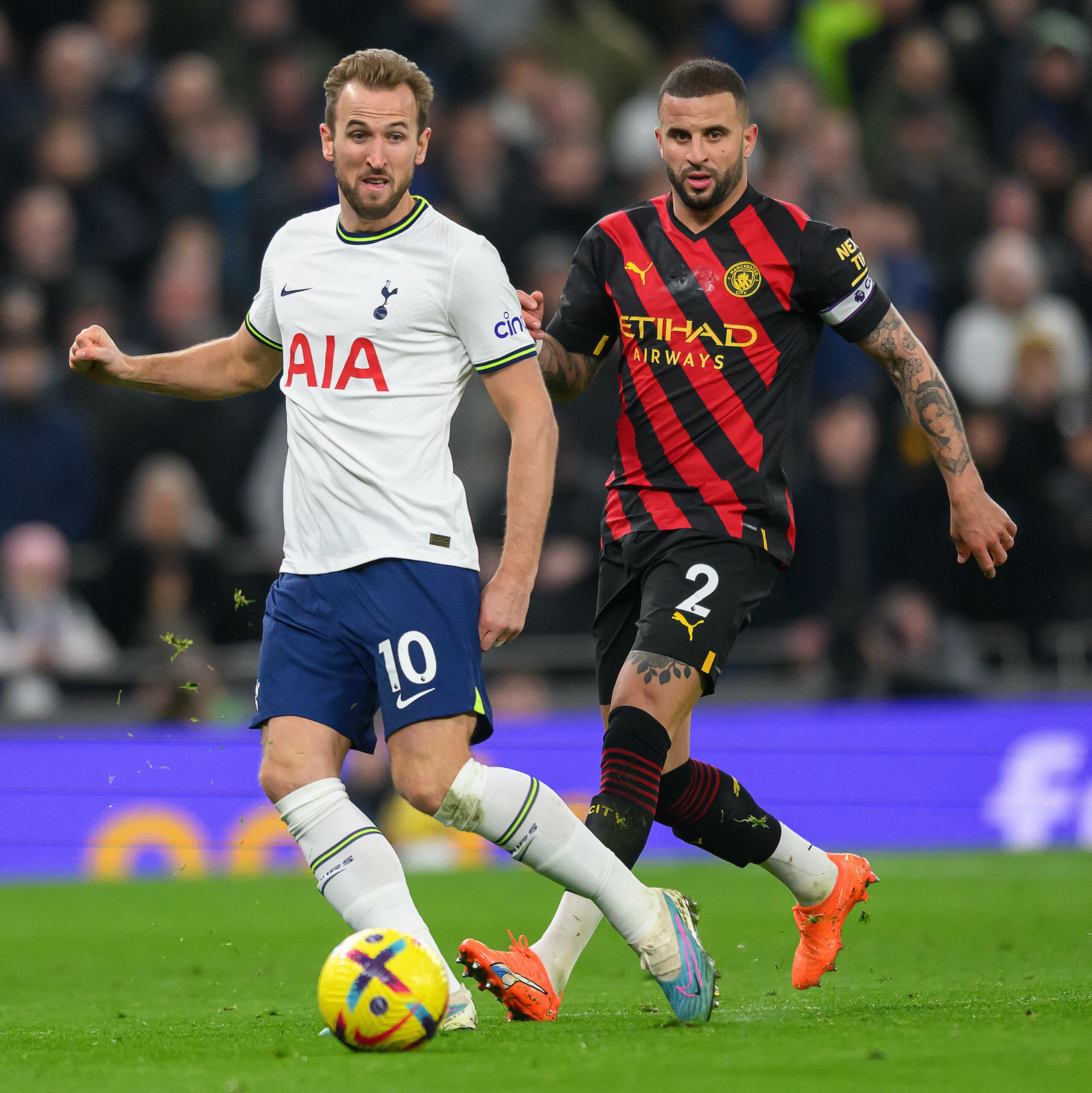 Mit Manchester Citys Kyle Walker soll Bayern einig sein, auch um Tottenhams Harry Kane laufen Verhandlungen.