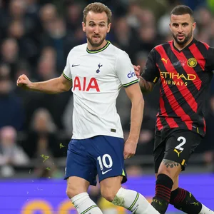 Mit Manchester Citys Kyle Walker soll Bayern einig sein, auch um Tottenhams Harry Kane laufen Verhandlungen.