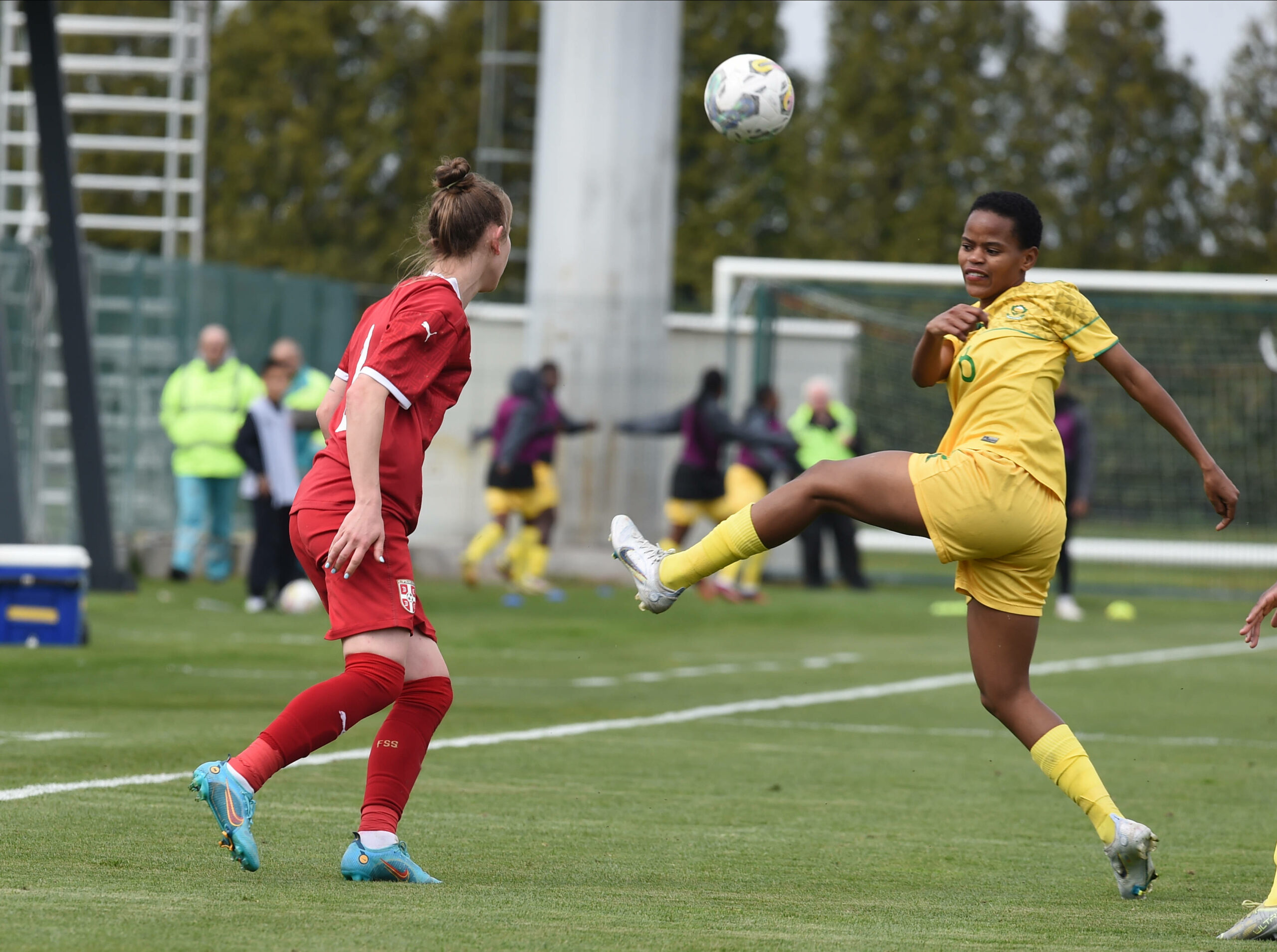 Im April traten Südafrikas beste Kickerinnen zum Testspiel in Serbien an.