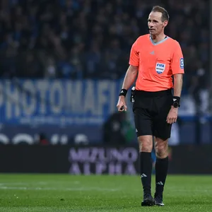 Schiedsrichter Sascha Stegemann im Spiel zwischen dem VfL Bochum und BVB