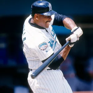 Bobby Bonilla beim Schlag im Jahr 1997