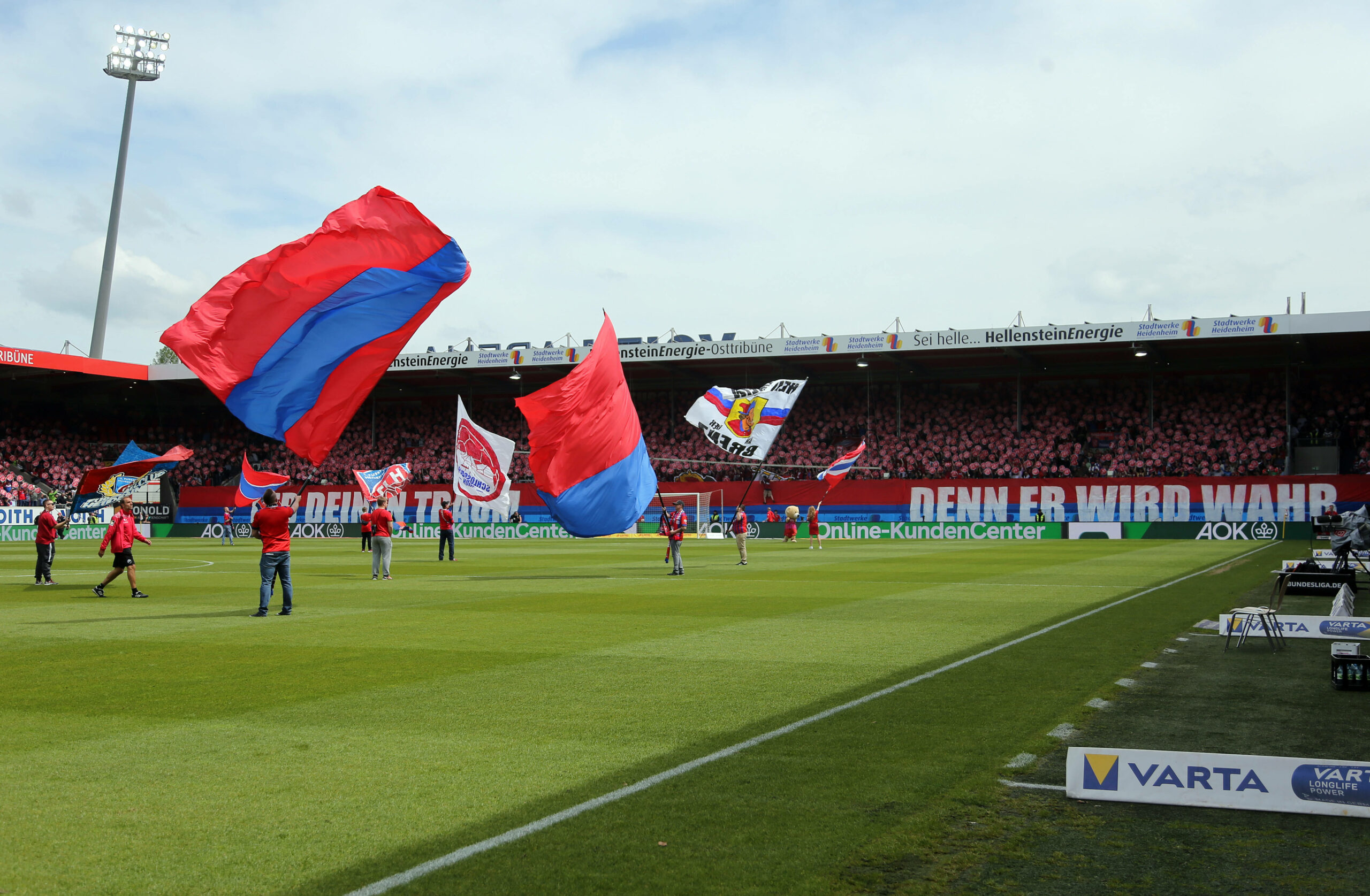 Das Stadion in Heidenheim hat (eigentlich) zu wenig Sitzplätze für die Erste Liga.