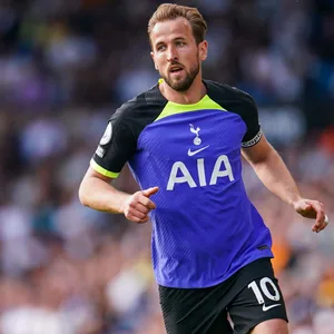 Harry Kane im Trikot von Tottenham Hotspur im Spiel gegen Leeds United