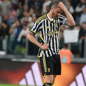 Leonardo Bonucci fasst sich frustriert an den Kopf