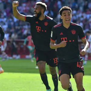 Bayern-Profi Musiala jubelt nach seinem Tor gegen Köln zur Meisterschaft