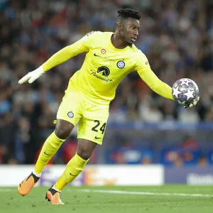 Torwart Andre Onana von Inter Mailand beim Abstoß
