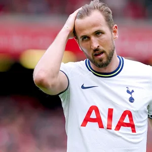 Harry Kane greift sich in die Haare.
