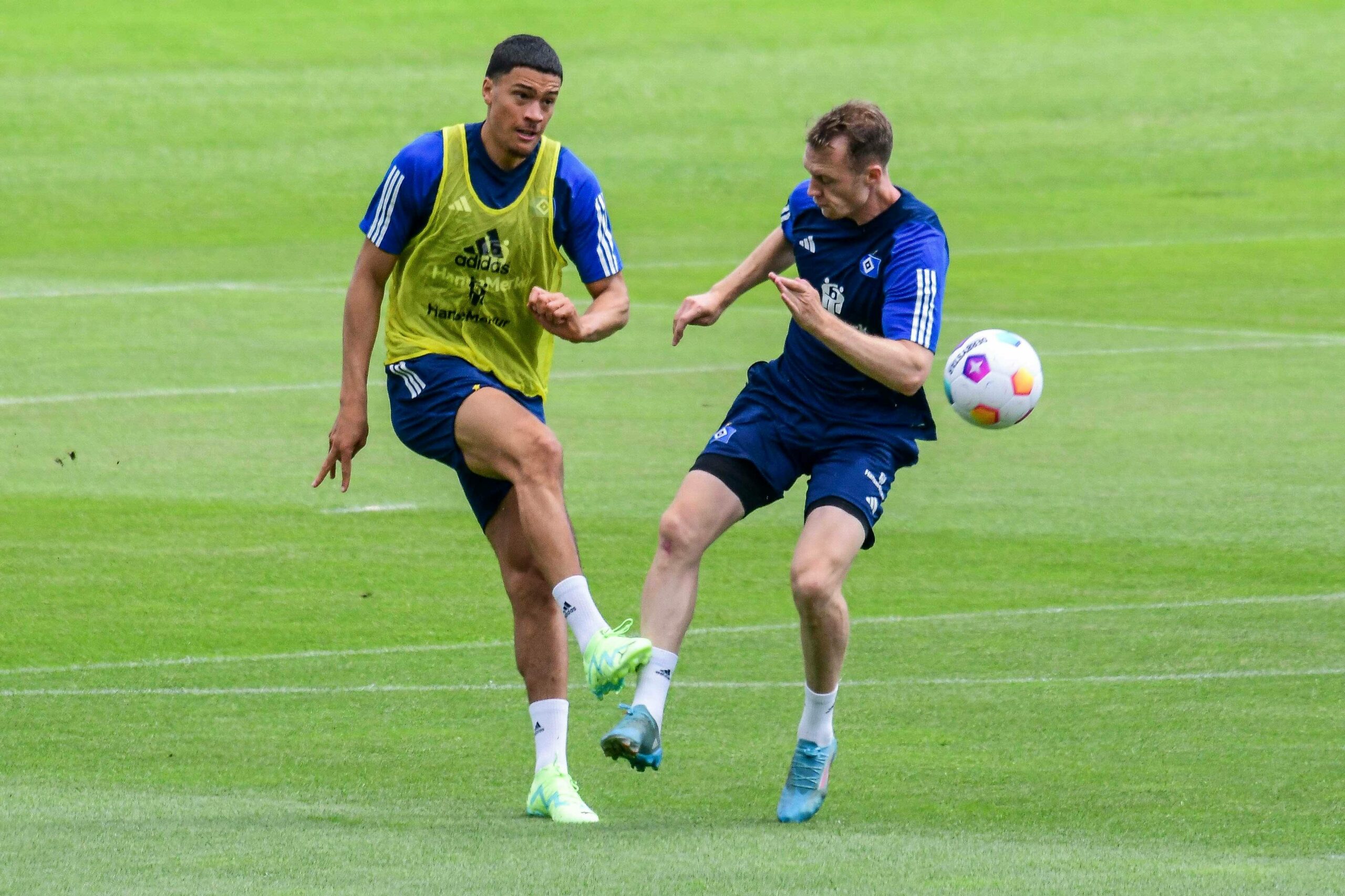 Jonas David und Sebastian Schonlau im HSV-Training