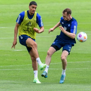 Jonas David und Sebastian Schonlau im HSV-Training