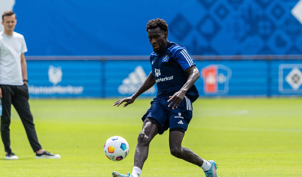 Mit-neuen-Hilfsmitteln-Jatta-wieder-im-HSV-Training-auch-Nationalspieler-zur-ck