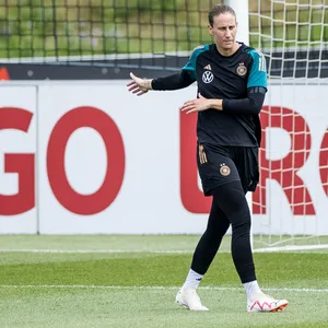 Ann-Katrin Berger beim Aufwärmen bei der WM-Vorbereitung.