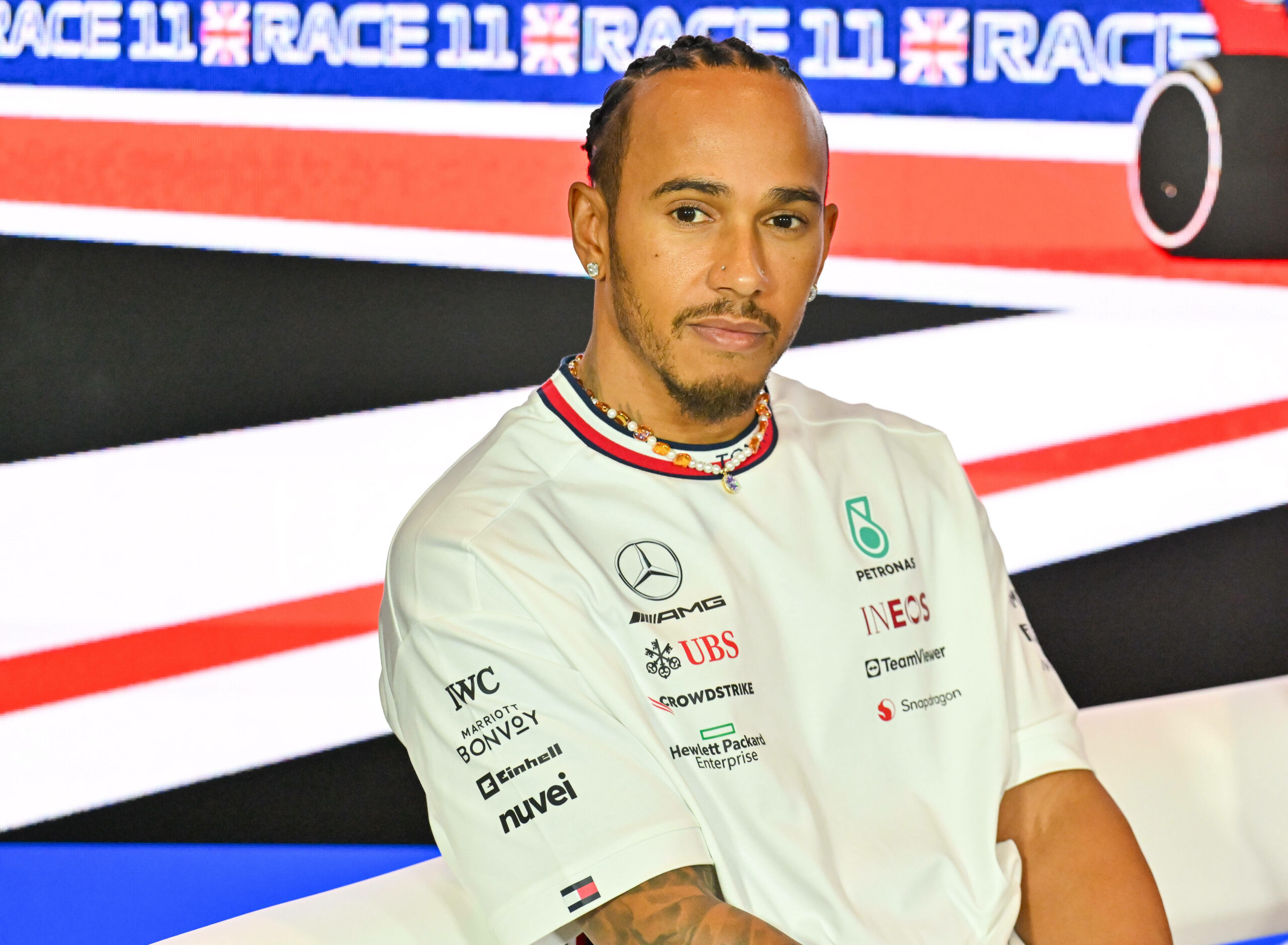 Lewis Hamilton auf der Pressekonferenz vor dem Rennen in Silverstone.