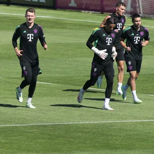 Alexander Nübel beim Training des FC Bayern an der Säbener Straße
