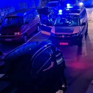 Der Roller-Fahrer stürzte an der Ecke Kleine Rainstraße/ Abbestraße