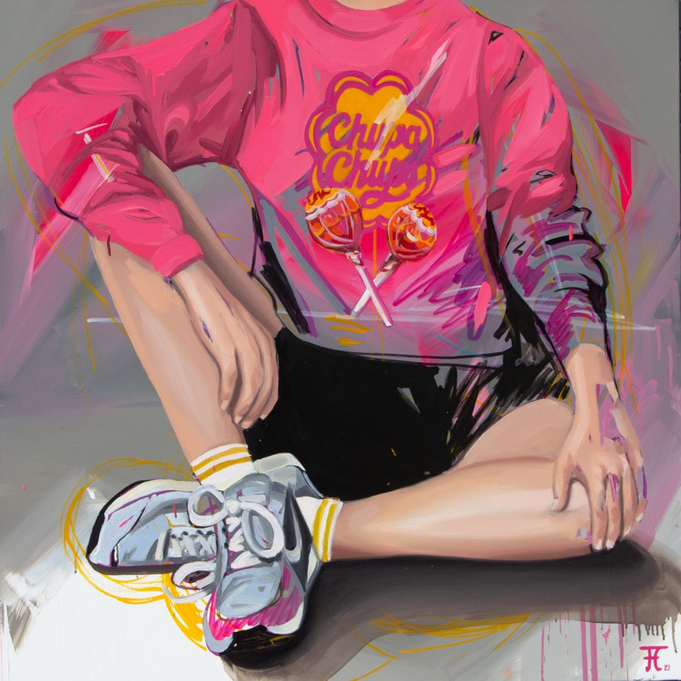 Buntes Gemälde, das eine Frau in einem "Chupa Chups"-Sweatshirt zeigt