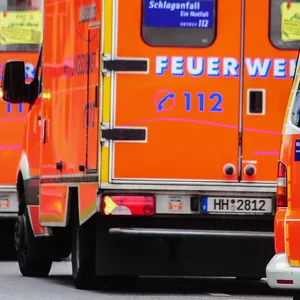 Aufnahme von zwei Rettungs- und einem Notarztwagen