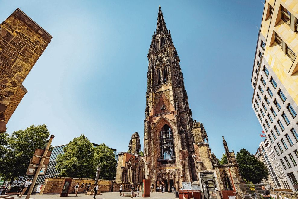 Die 1874 fertiggestellte Kirche St. Nikolai ist heute ein Mahnmal mit einer Gedenkstätte.