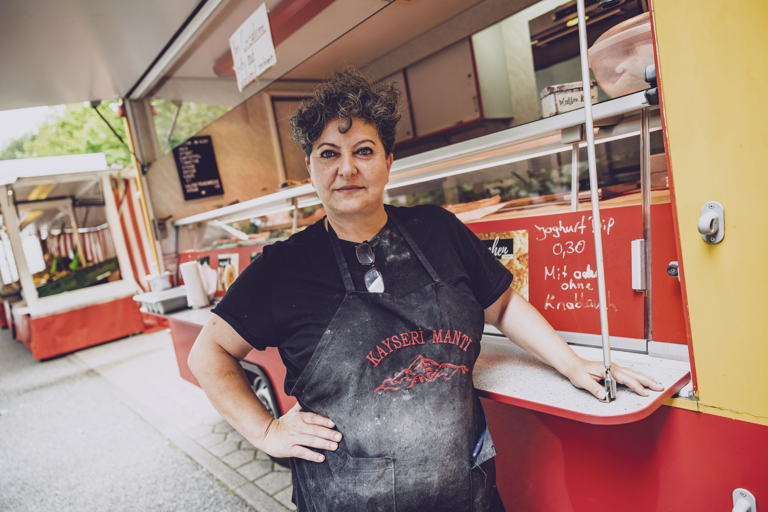 Bäckerin Zahide Erciyes (52) vor ihrem Marktstand