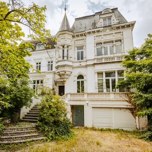 Die verlassene Türmchen-Villa am Mittelweg 55 soll ein Ballett-Museum werden.