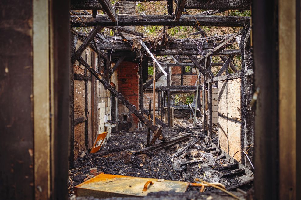 Blick ins Innere des zerstörten historischen Gebäudes
