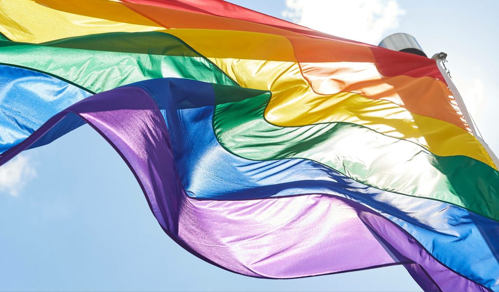 Streit-um-Regenbogenflagge-zum-CSD-Hamburger-Polizei-mit-klarer-Botschaft