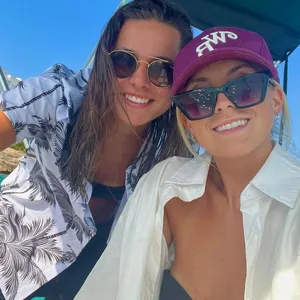 Lena Oberdorf und ihre Freundin Kimberly Simmler