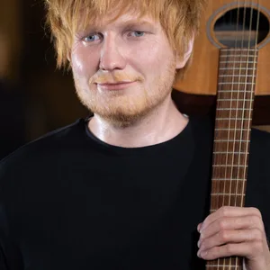 Mit 32 Jahren schon ein Fall fürs Museum: Ed Sheeran steht neuerdings für Selfies im Panoptikum Hamburg bereit.