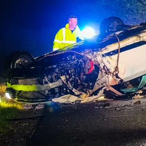 Im Norden: Mercedes rammt Baum und überschlägt sich – Insassen hatten Schutzengel