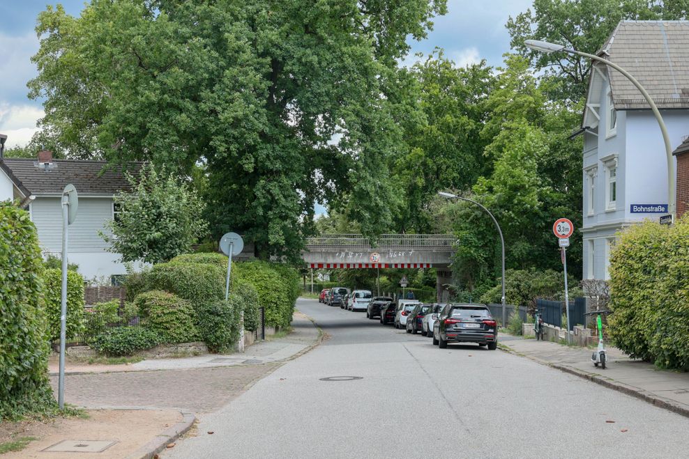 In der Simrockstraße auf Höhe der Bohnstraße sollen bald noch mehr Halteverbote angeordnet werden.
